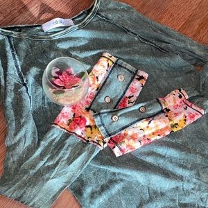 Hunter Green Floral Button Sleeve Top